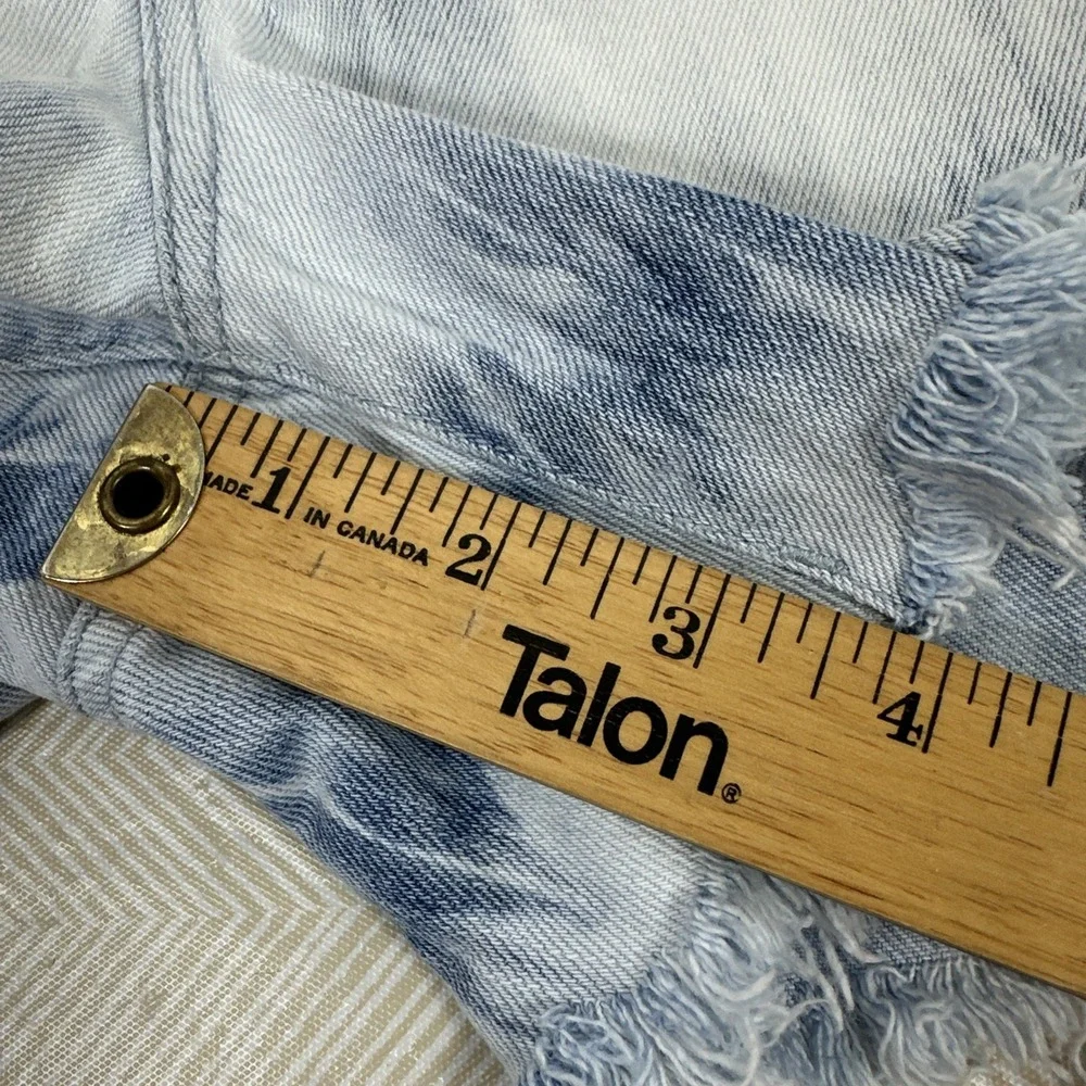 American Eagle Mom Shorts Womens 2 Stretch Denim Distressed High‎ Rise W26xL4